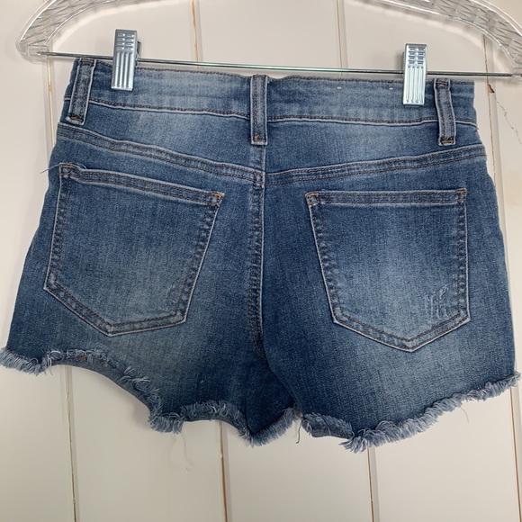 Altar’d State embroidered jean shorts 25 - Picture 2 of 3